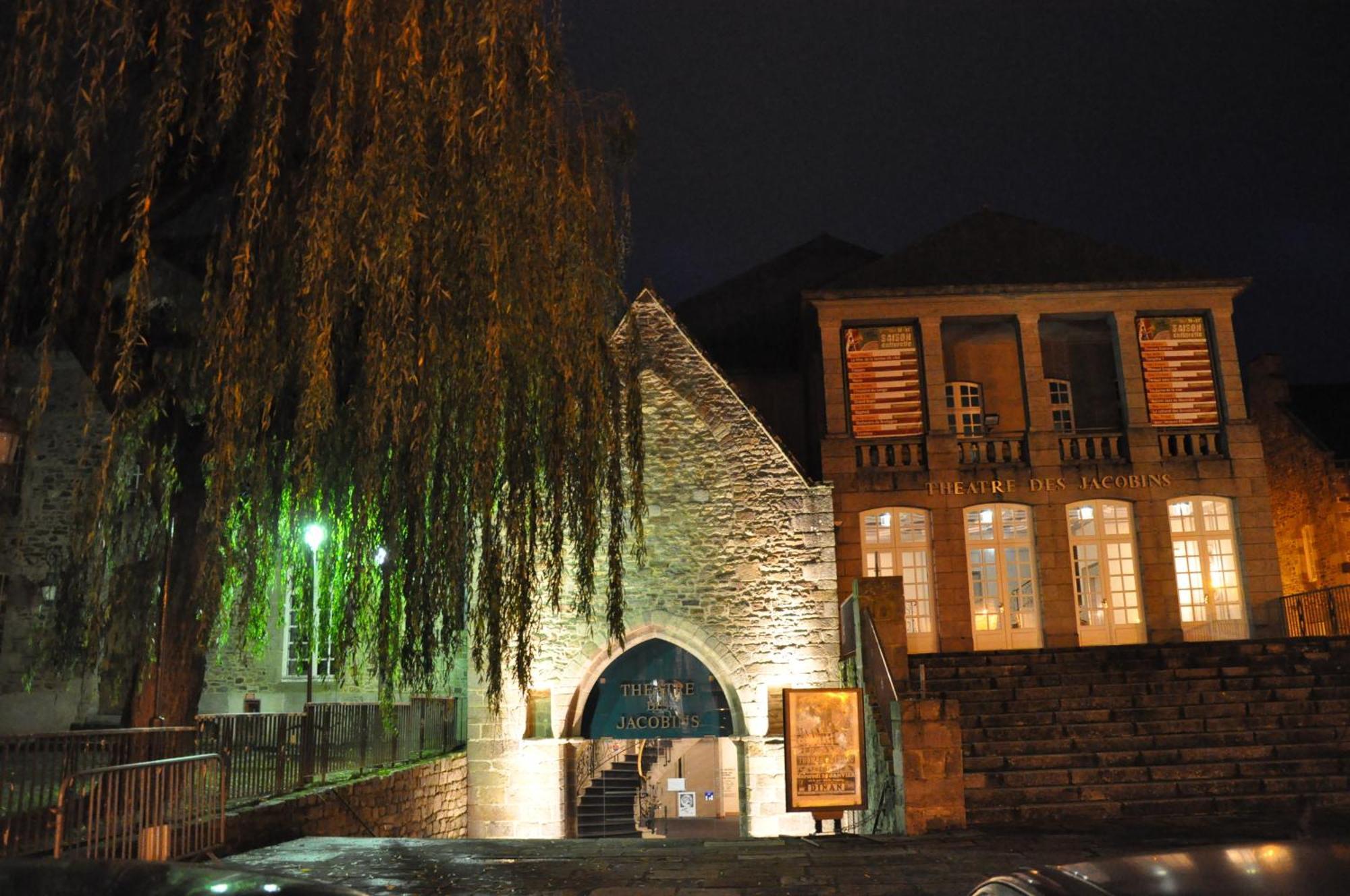 Cafe Hotel Du Theatre Dinan Exterior foto