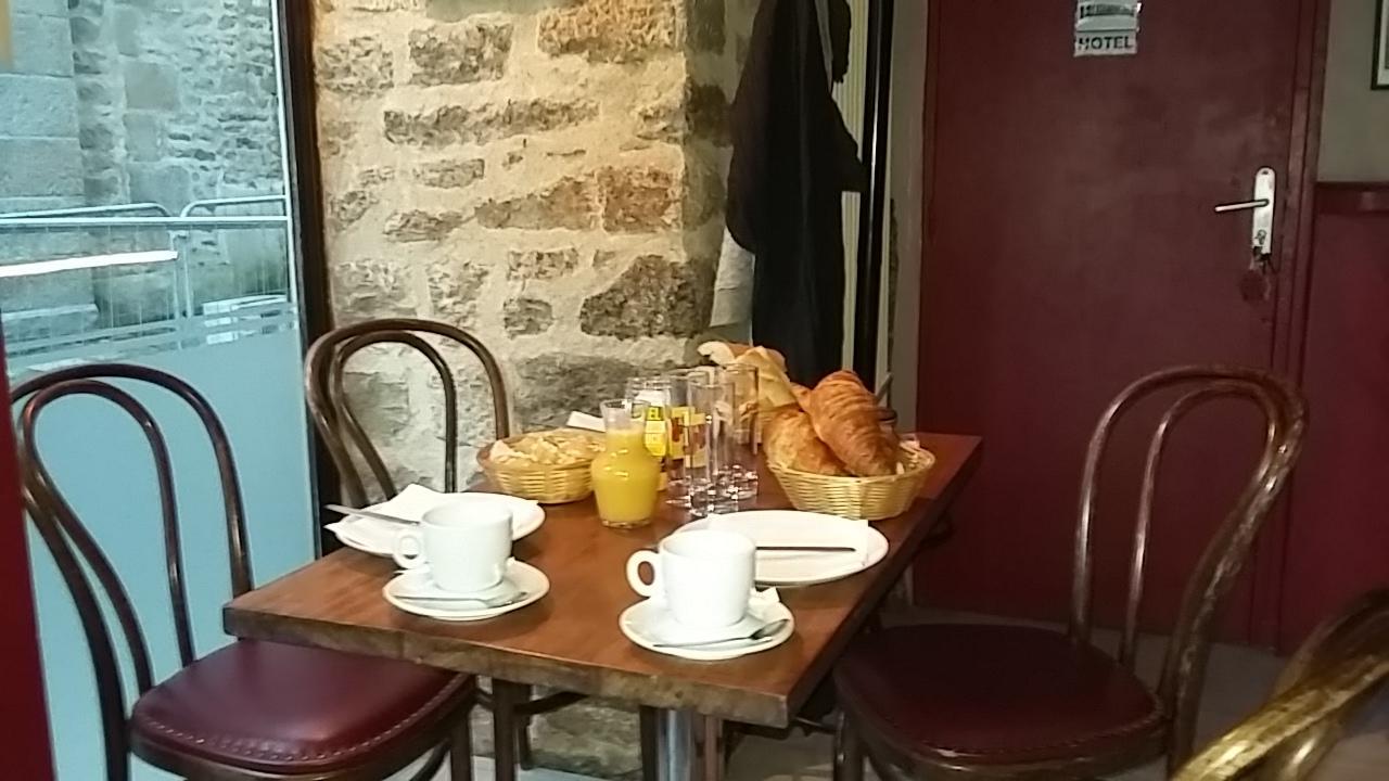 Cafe Hotel Du Theatre Dinan Exterior foto